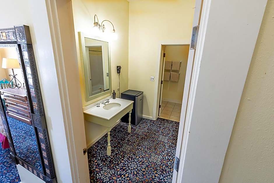 Historic Plaza Hotel