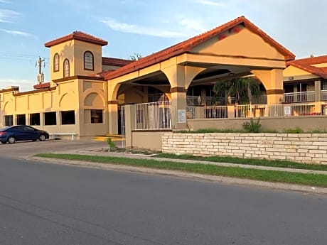 Oyo Hotel Mcallen Airport South Mcallen Mcallen Hotels Tx At Getaroom Currently the average price of a hotel in mcallen is 72 £, but that doesn't mean you can't find a better deal. getaroom com