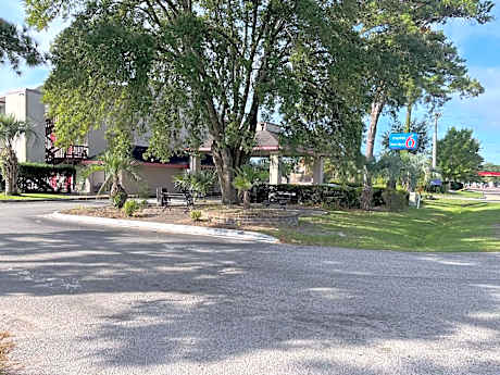 Motel 6 Summerville, SC Azalea Square