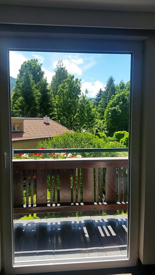 Bhome Gästehaus b&b / Apartments