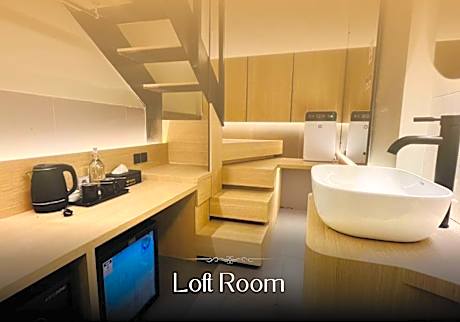 Loft Twin or King Bed Room - Non-Smoking