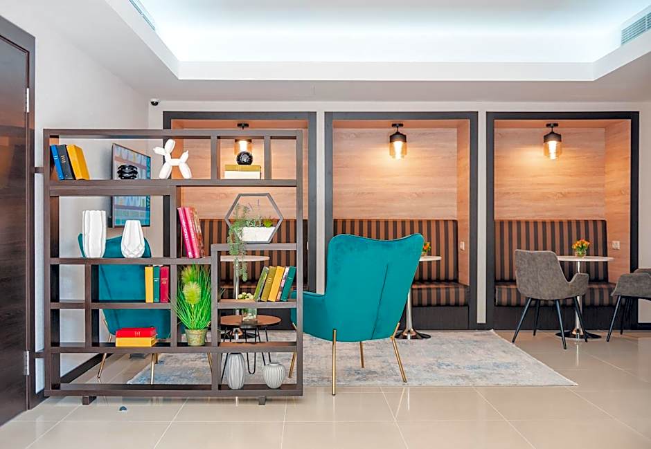 City Park Apart Hotel by CHM