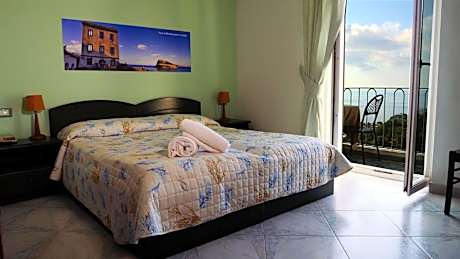 Standard Triple Room with Sea View