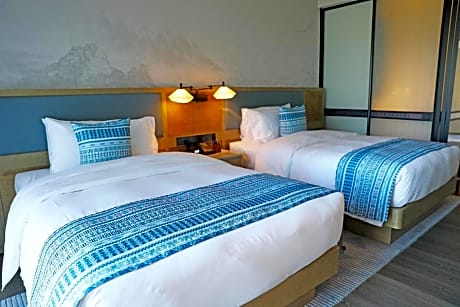Deluxe Courtyard Room with Two Double Beds and Resort View