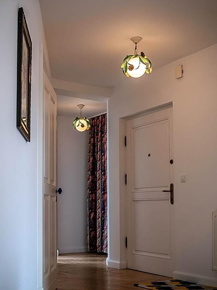 Crystal Suites Old Town