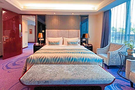 Emerald Suite