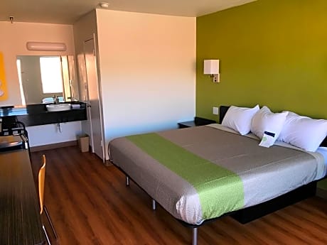Queen Room with Two Queen Beds - Smoking