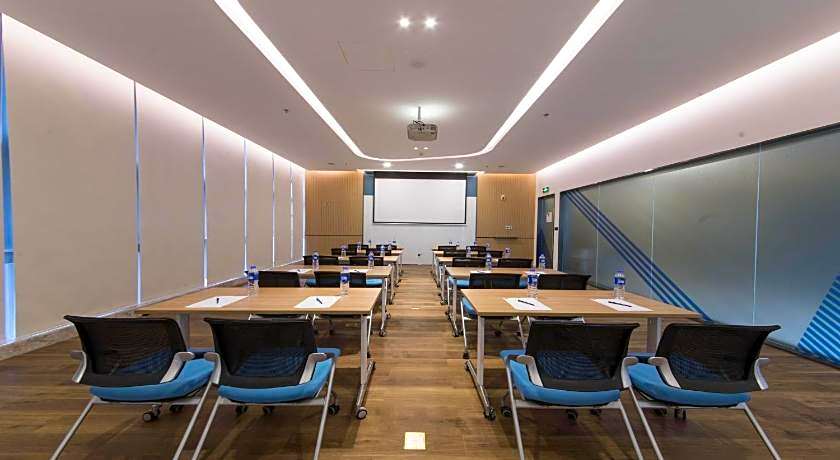 Holiday Inn Express Liyang Huafu By IHG