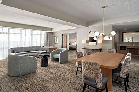 2-Room Presidential Suite With 1 King Bed