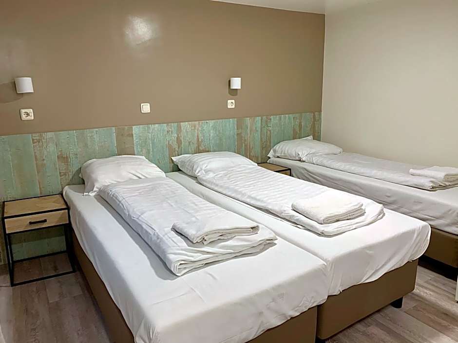 Budget Hotel Damrak Inn