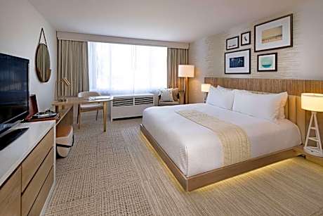 King Room with Bath Tub - Mobility and Hearing Access/Non-Smoking