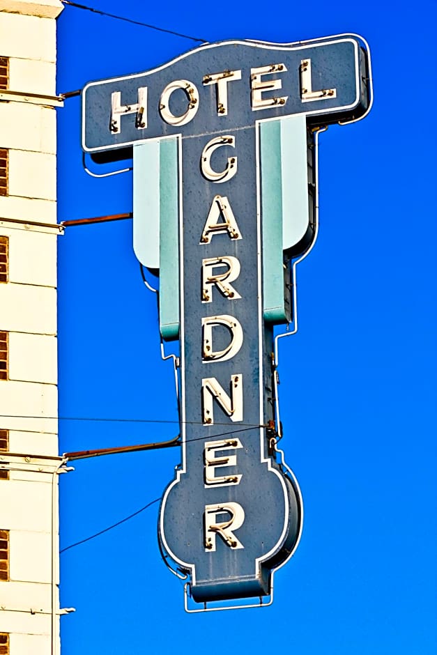 Gardner Hotel & Hostel
