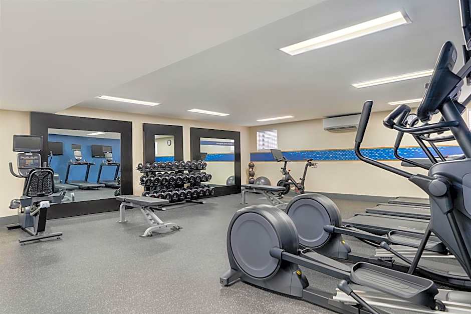 Hampton Inn & Suites Rockville Centre