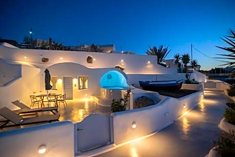 Iconic Cave Suite with Jetted & Heated Plunge Pool, Sea & Sunset View