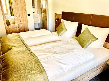 Doppelzimmer-Einfach-Ensuite mit Dusche-Fachwerkhaus Plus