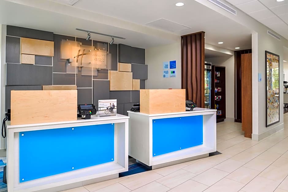 Holiday Inn Express & Suites - Siloam Springs