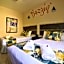 12 Bees Hotel