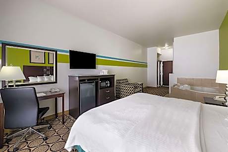 Suite-1 King Bed Non-Smoking Hot Tub Sofa Microwave And Refrigerator Wi-Fi Full Breakfast