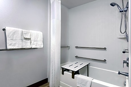 2 Queen Accessible with Tub Non-Smoking