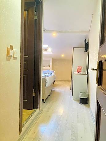 Economy Triple Room - Third Floor