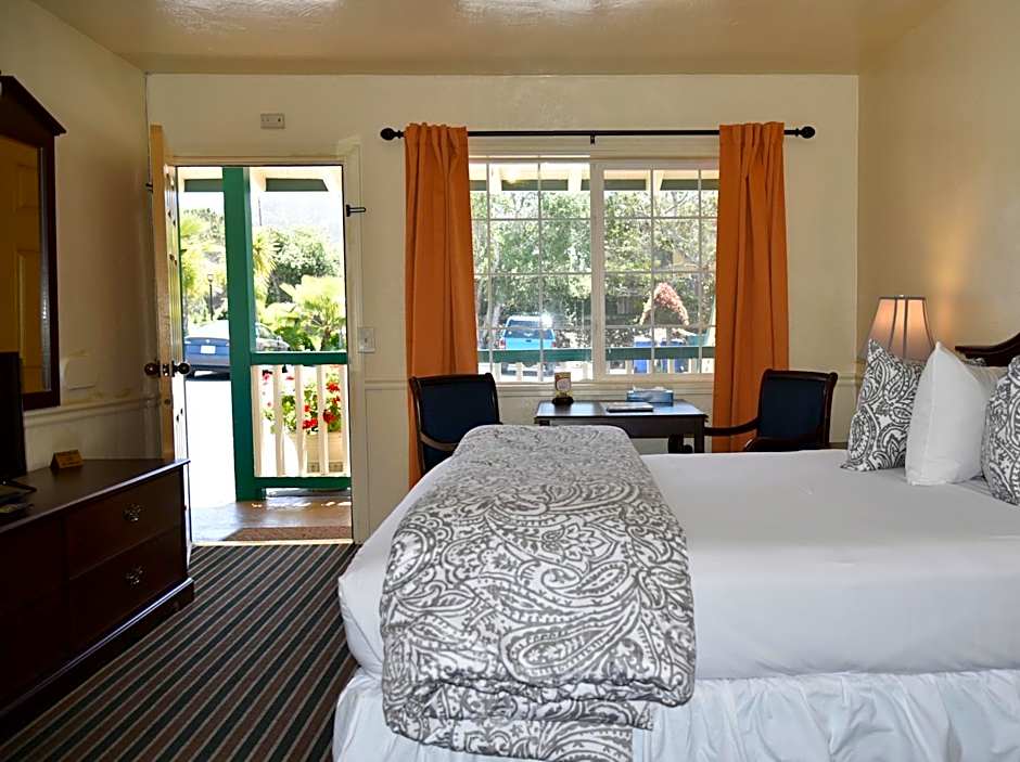 Monterey Pines Inn