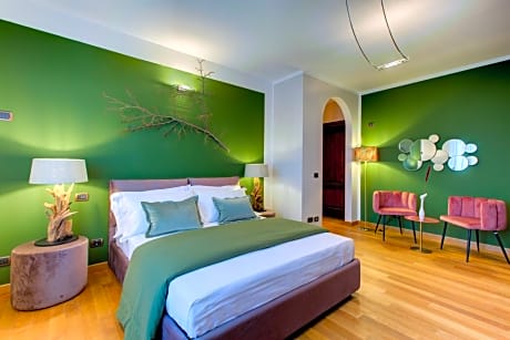 1 King Bed, Sea View