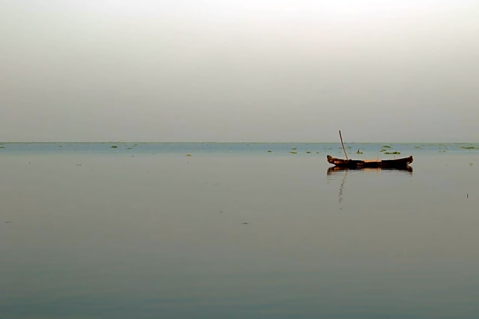 Saro Lake County Hotel