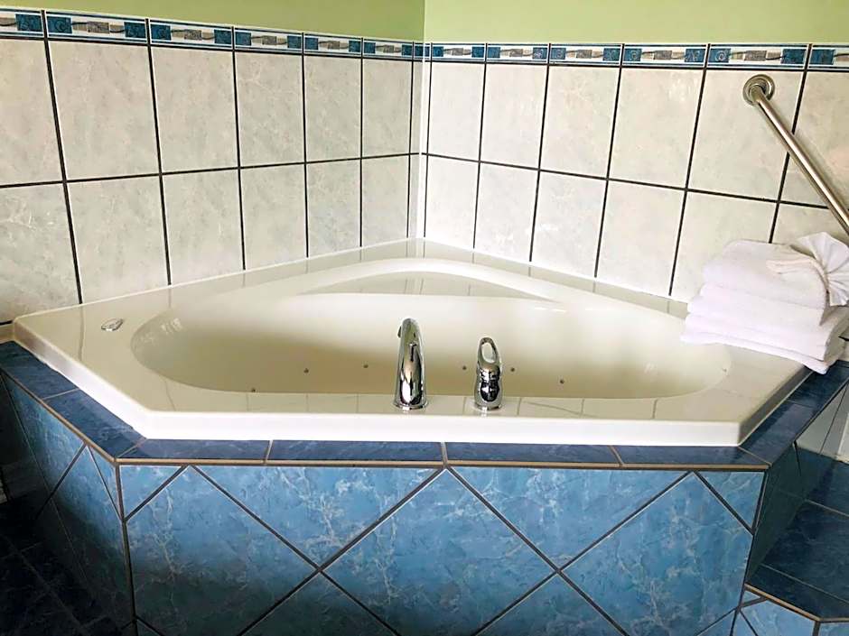 Perth Plaza Inn & Suites