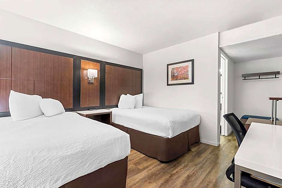Econo Lodge Stockton near I-5 Fairgrounds