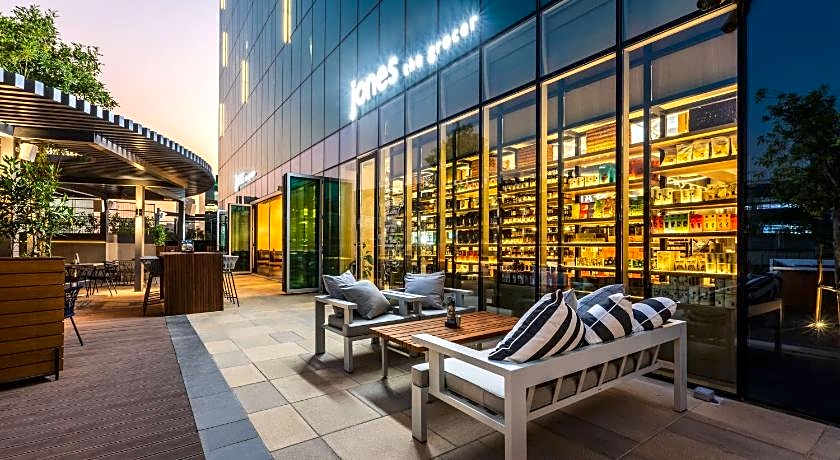 Radisson Red Dubai Silicon Oasis