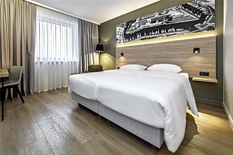 Standard Twin Room with Street View - Non-Smoking