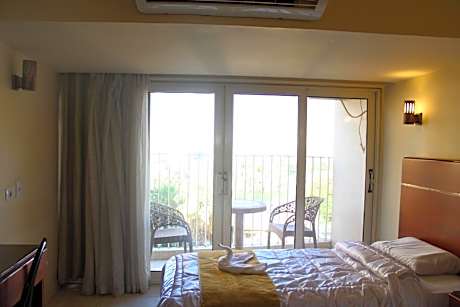 Stander single Nile view