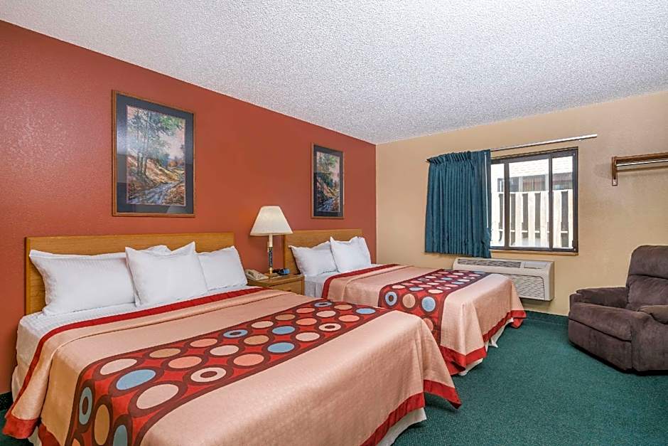 Photo 1 of 2 of 2 Queen Beds Suite