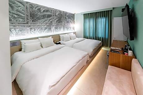 Deluxe Double or Twin Room