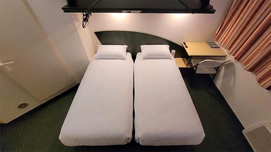 Good Night Hotel