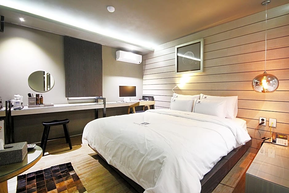 Avenue Hotel