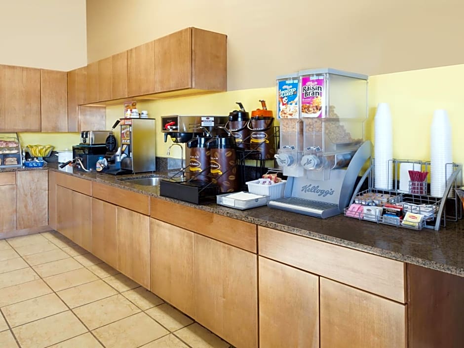 Super 8 by Wyndham Carroll