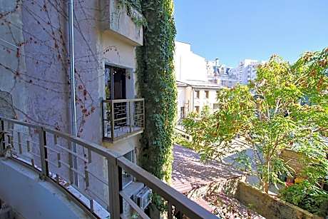 One-Bedroom Premier Apartment