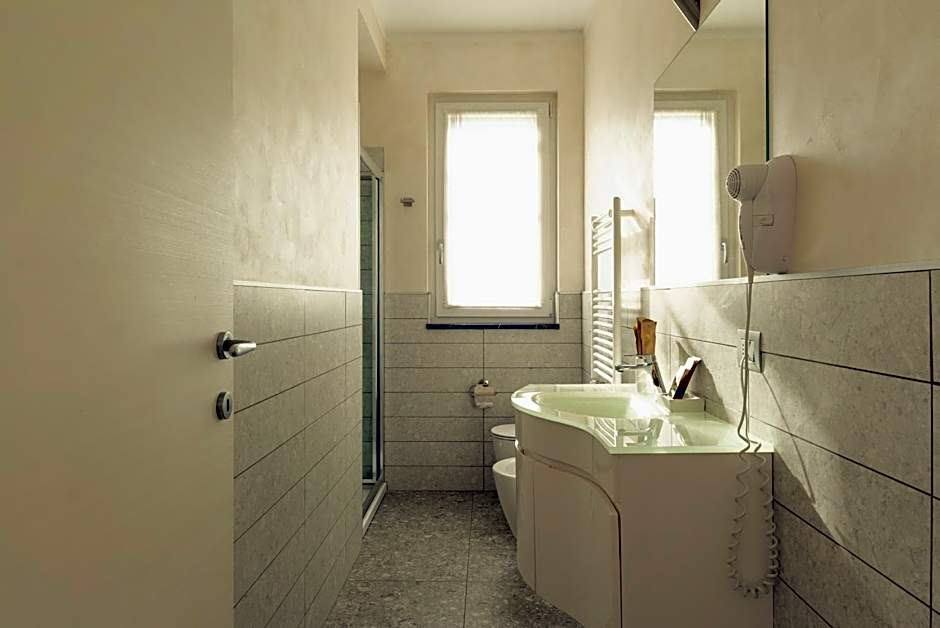 Yachting Residence - Private Dock, Lake Access & SPA