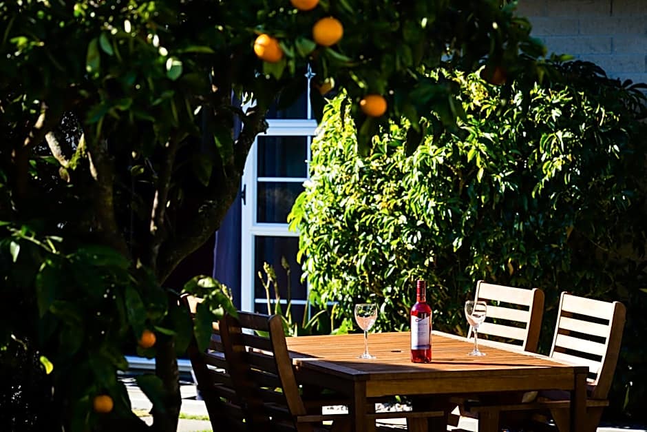 ASURE Colonial Lodge Motel