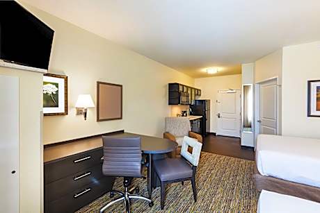 2 Queen Studio Suite