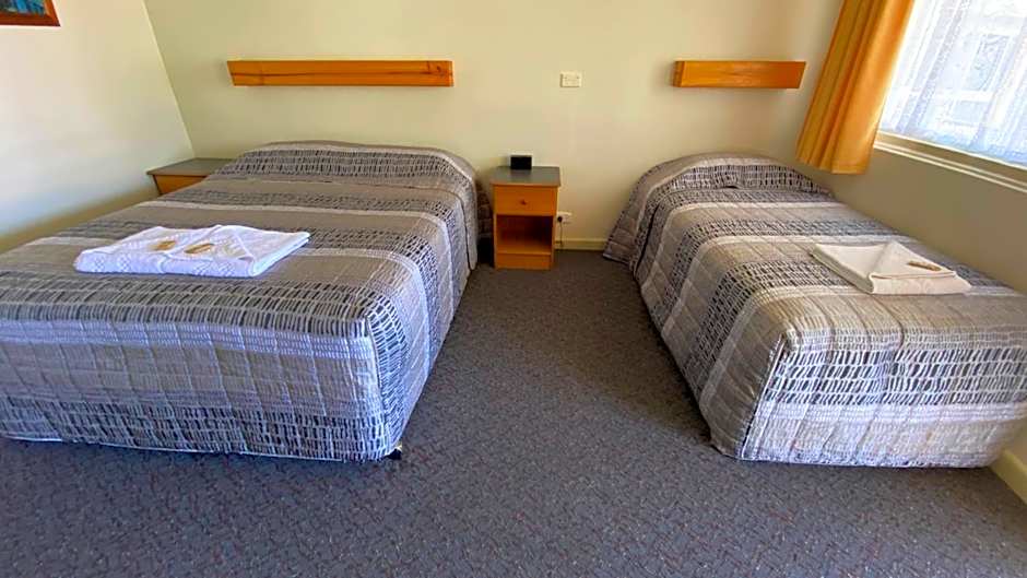 Bucketts Way Motel and Restaurant