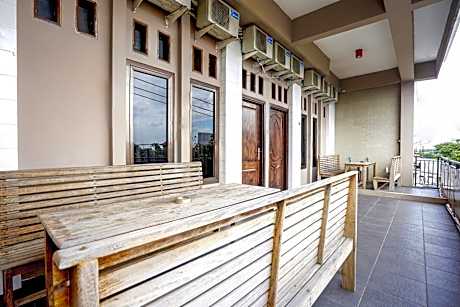 OYO Flagship 90890 Bratang Gede Residence