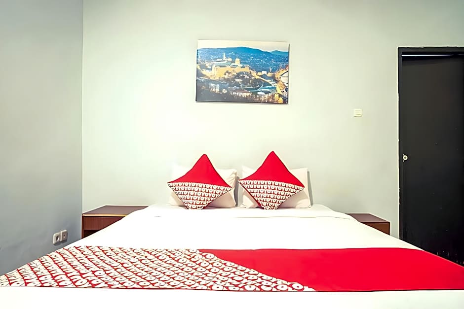 Hotel O Makassar near Mall Panakukkang formerly Sayang Home Stay