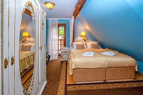 Attic Double Room with Balcony and Castle View