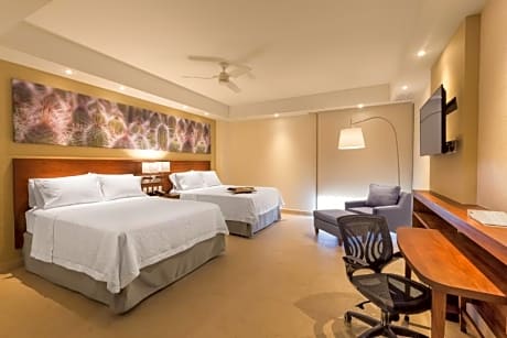 studio two queen beds