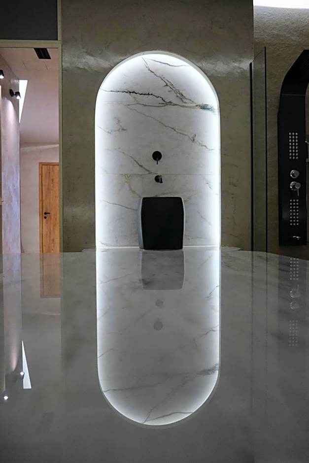 Kavos Hotel & Suites