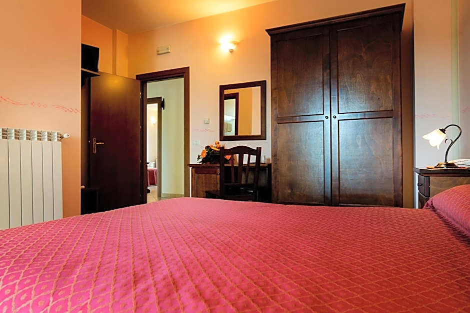 Foto 1 daripada 4 — Triple Room