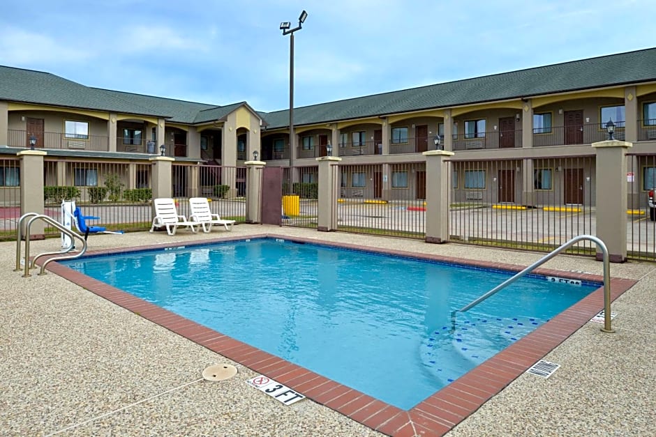 Econo Lodge Inn & Suites Port Arthur near Sabine Pass