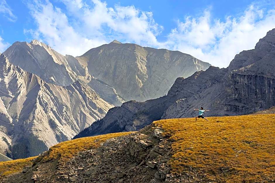 Falcon Crest Lodge by CLIQUE